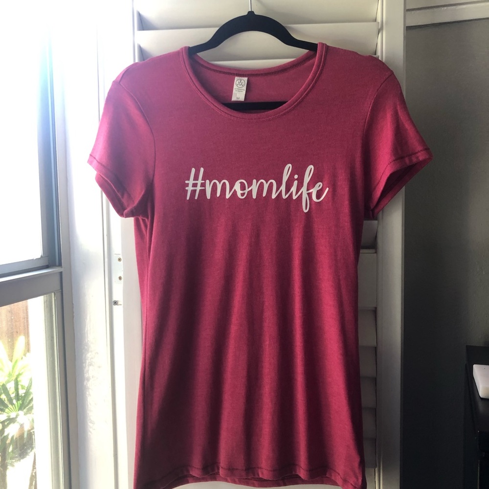 Last one! Brand new, size Medium, #momlife shirt